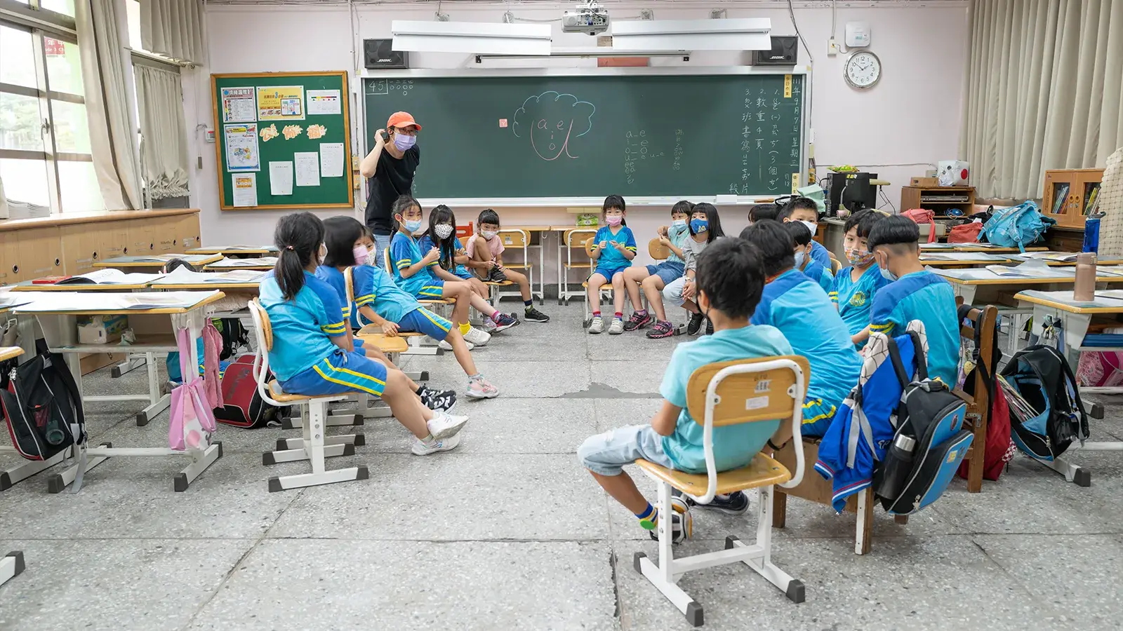 走入校園